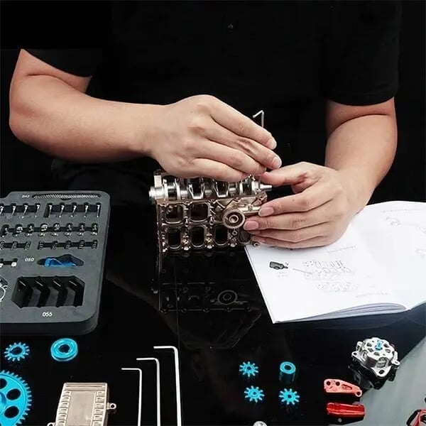 8-Cylinder Full Metal Car Engine Model